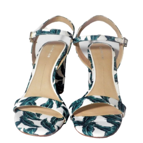 ๐๐ค๐๐ค๐HP WHITE WITH GREEN LEAVES BLOCK HEEL - Picture 2 of 7